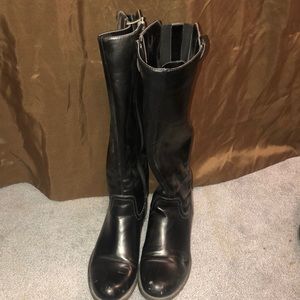 Black riding guess boots